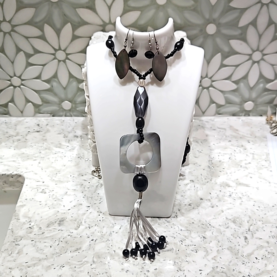 Fashion Necklace With 2 Pairs Of Matching Dangle Earrings